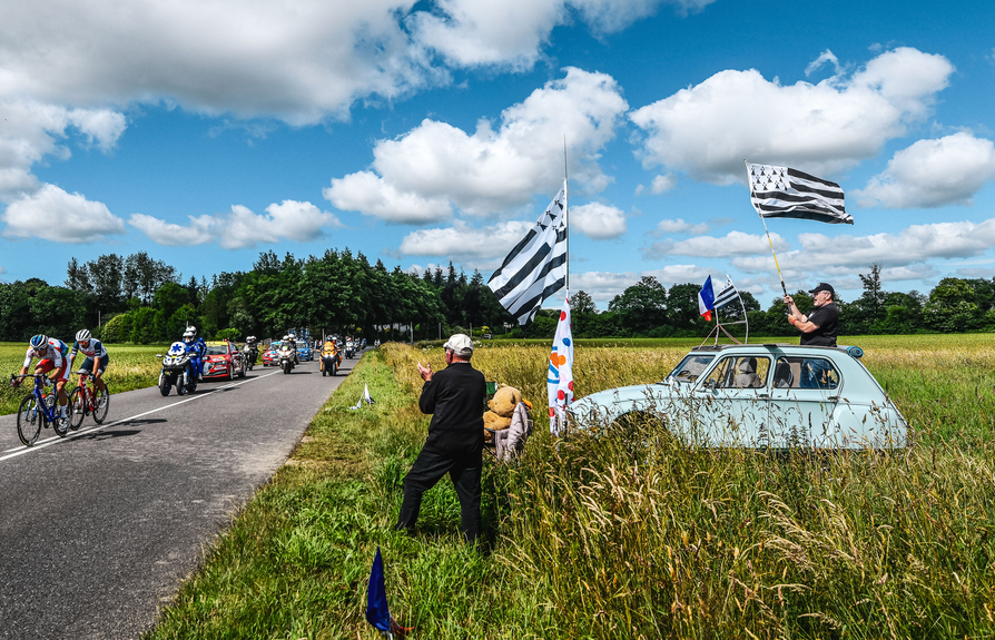 What are those flags on the Tour de France?
