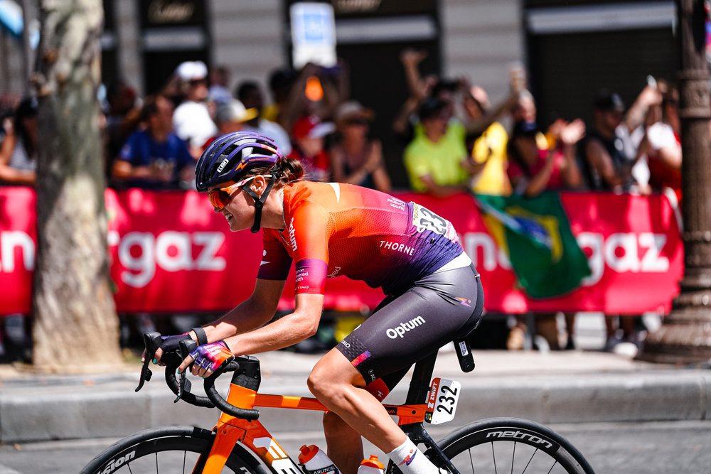 cyclist form team HUMAN POWERED HEALTH on stage 1 of Tour de France femmes avec Zwift 2022