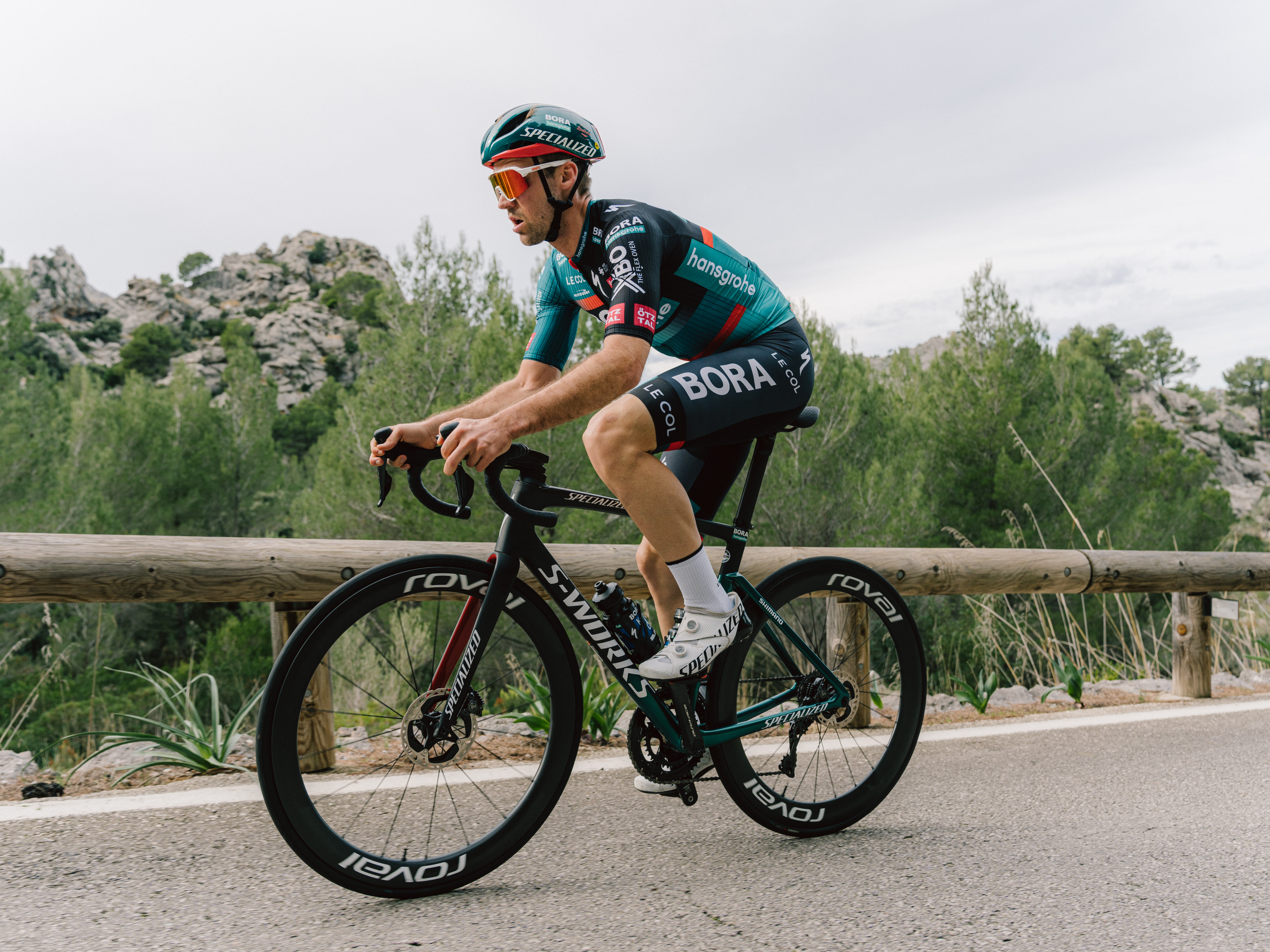 Bora - hansgrohe team 2023 with new jersey from Le Col