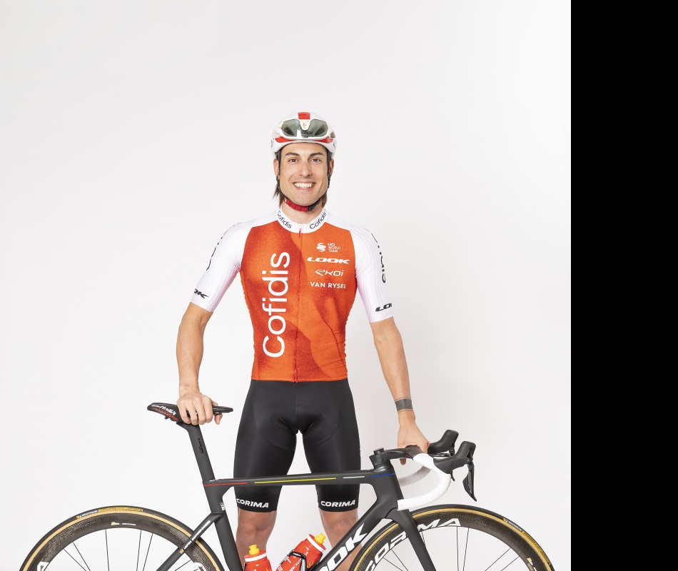 cyclist Davide Cimolai besides the LOOK 795 RS 2023