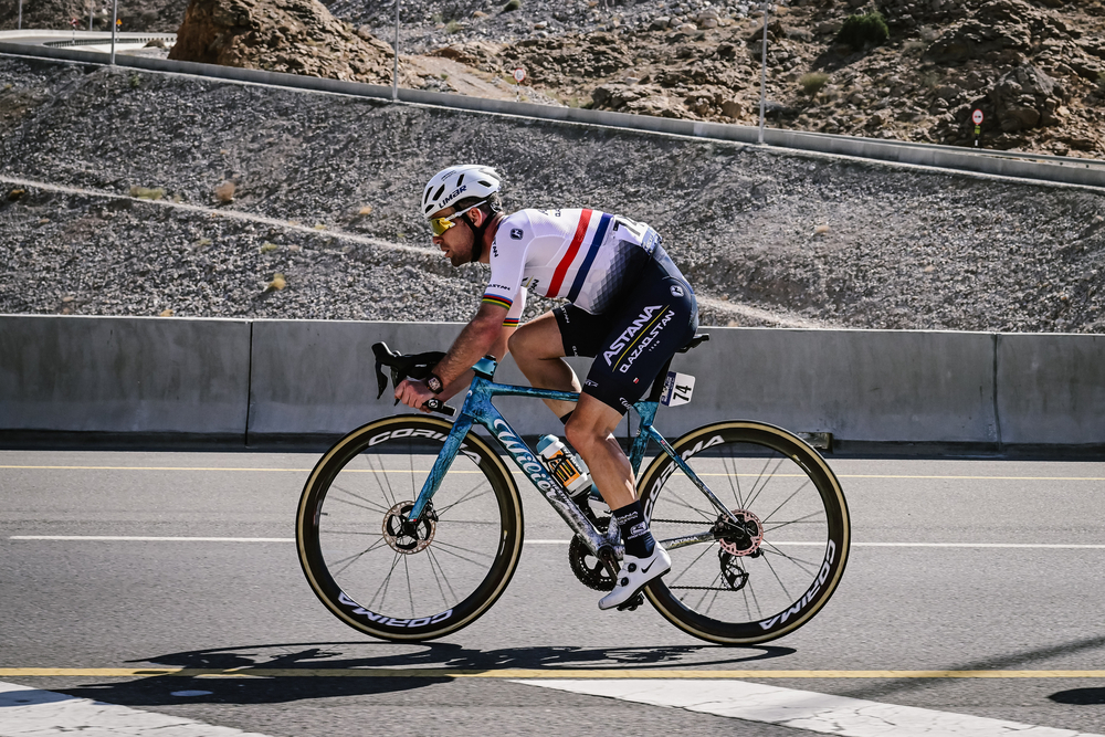 Mark Cavendish on his Wilier Filante SLR at Muscat Classic 2023