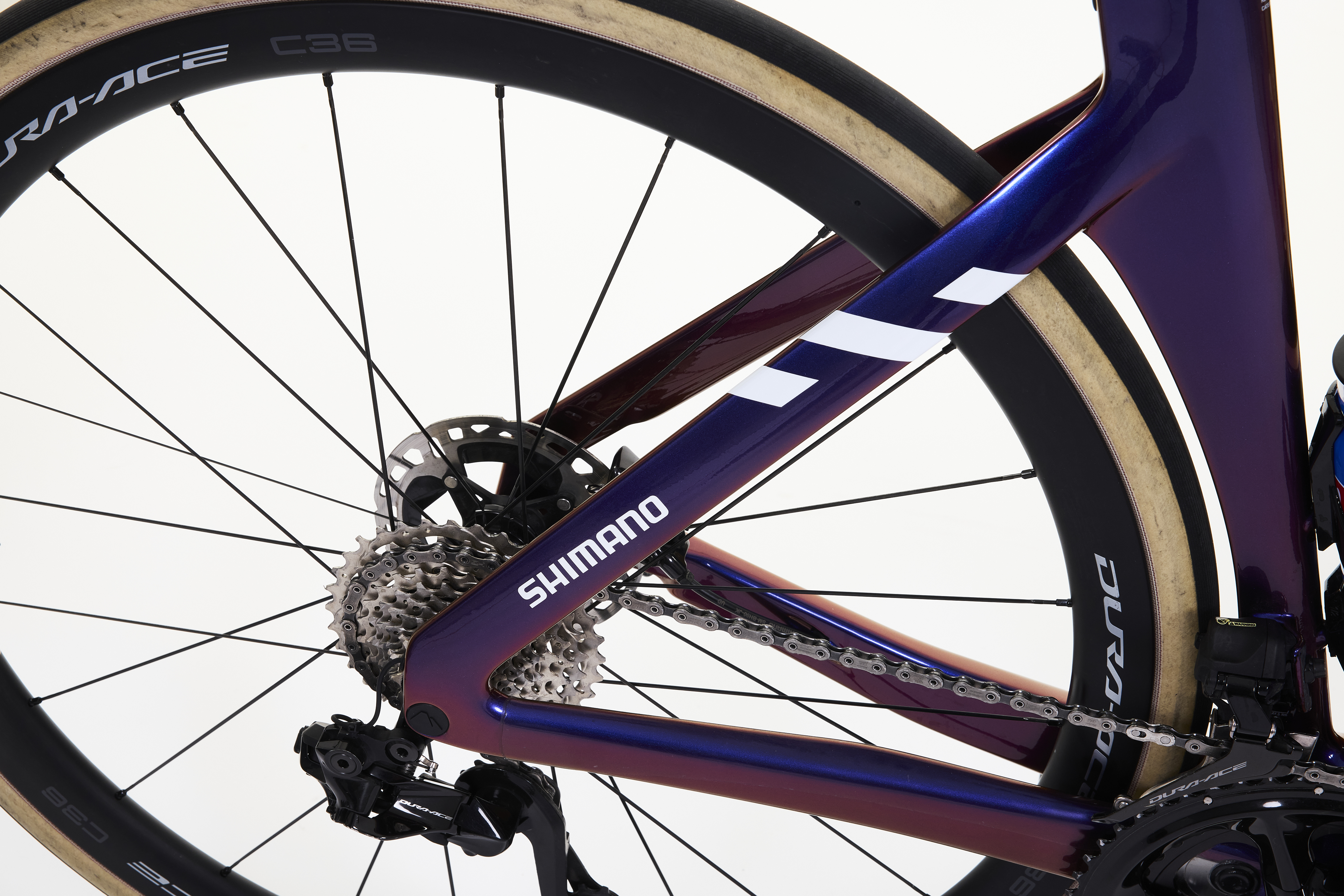 Rear triangle of the Canyon Aeroad bike with the Shimano logo in sight