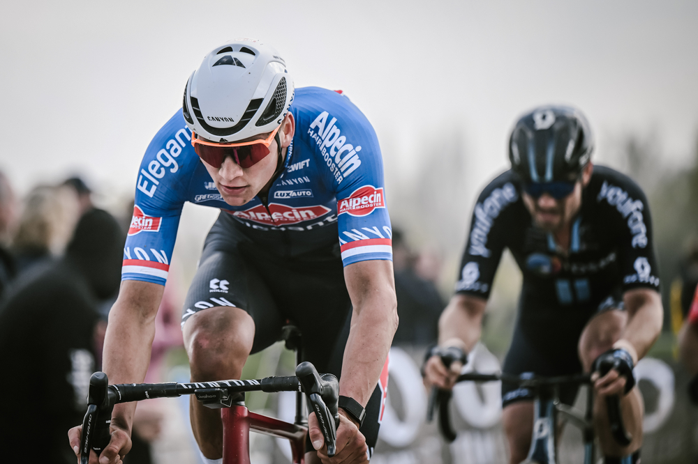 Mathieu Van Der Poel wins Paris-Roubaix 2023 gloveless
